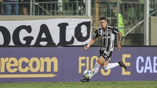 Paulinho, atacante do Atlético