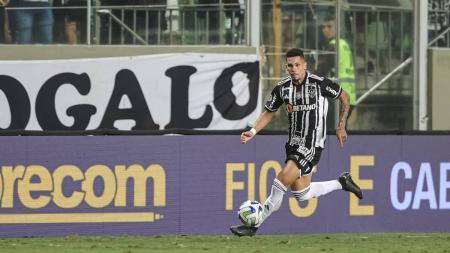 Paulinho, atacante do Atlético
