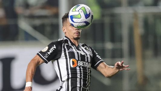 Paulinho, atacante do Atlético