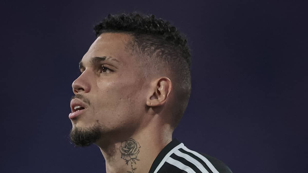 Atlético: Paulinho comenta protesto no CT e diz que time está 'fechado' com Coudet