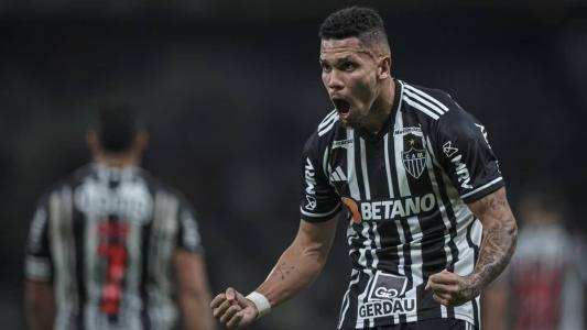 Paulinho brilhou e foi autor dos dois gols da vitória do Galo