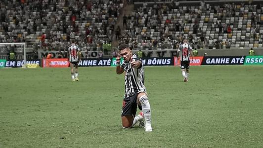 Paulinho brilhou mais uma vez na Arena MRV e marcou os gols da vitória sobre o Flu