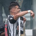 Felipão rasga elogios a Paulinho após vitória do Atlético: 'Inteligentíssimo'