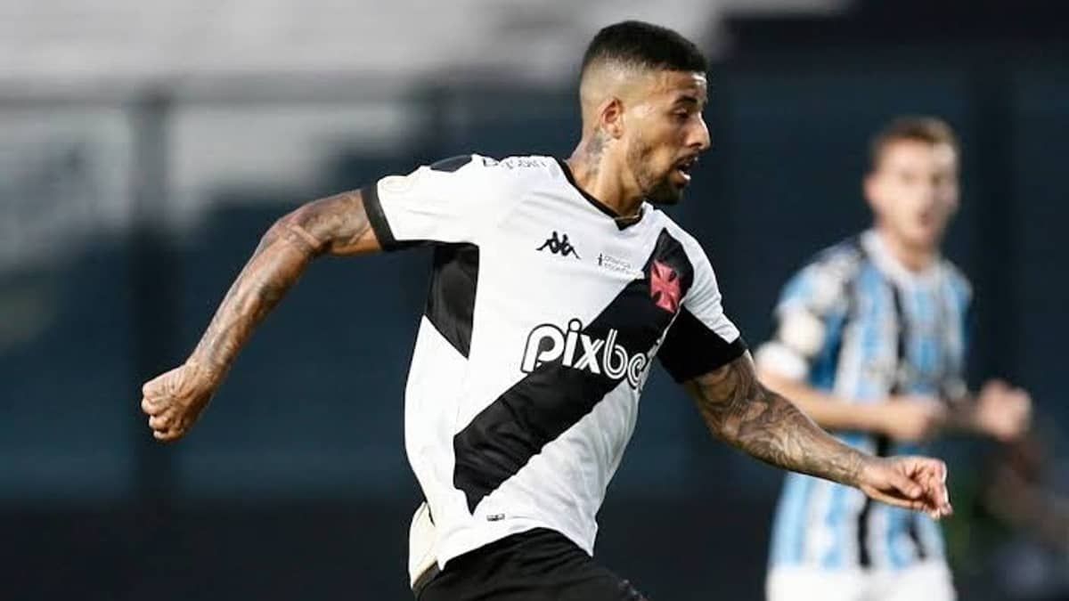 Paulinho faz primeiro clássico pelo Vasco e vive expectativa da 'Lei do Ex'