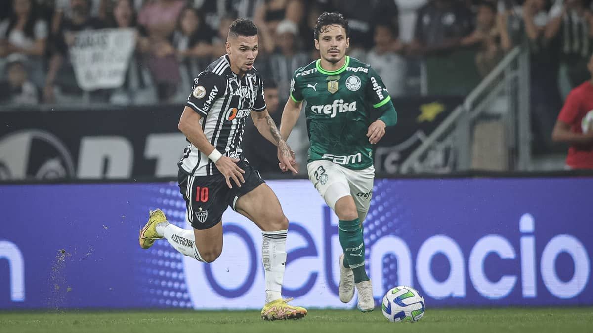 Paulinho relembra queda do Atlético na Libertadores e diz: 'Hoje estaríamos mais encorpados'
