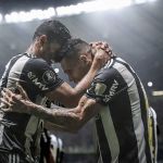 Início de Paulinho no Atlético tem traços semelhantes da trajetória de Hulk pelo clube