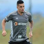 Reforço do Atlético, atacante Paulinho celebra posse e retorno de Lula: 'ele voltou!'