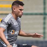 Paulinho exalta Coudet e o compara com Felipão no Atlético: 'Estilos diferentes'