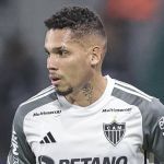 Paulinho perde chance clara e chora após eliminação do Atlético na Libertadores