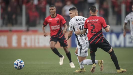 Paulinho deve voltar a ser titular no Atlético no duelo contra o Furacão