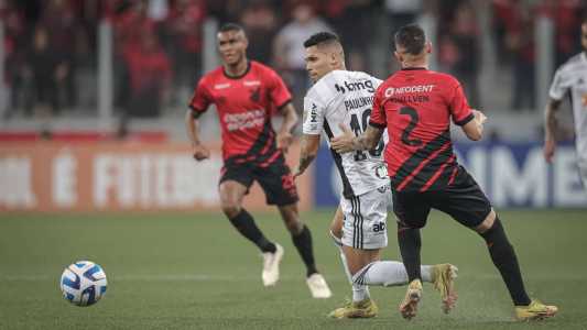 Paulinho deve voltar a ser titular no Atlético no duelo contra o Furacão