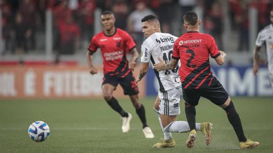 Paulinho deve voltar a ser titular no Atlético no duelo contra o Furacão
