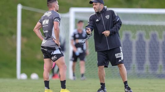 Paulinho e Eduardo Coudet estreiam pelo Atlético no duelo contra a Caldense