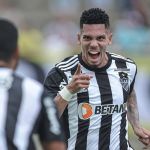 Paulinho comemora parceria com Hulk e brinca após primeiro gol pelo Atlético: 'espero que saia todo jogo'