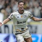 Paulinho entra no top 20 dos maiores artilheiros do Atlético no século