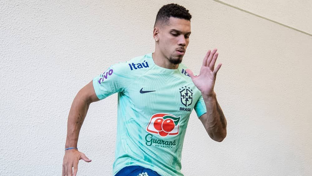 Paulinho, do Atlético, sofre intolerância religiosa após jogo pela Seleção
