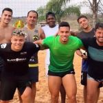 Dia de futevôlei: jogadores do Atlético aparecem em foto com Cazares