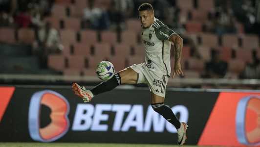 Paulinho é um dos artilheiros do Brasileirão com 16 gols