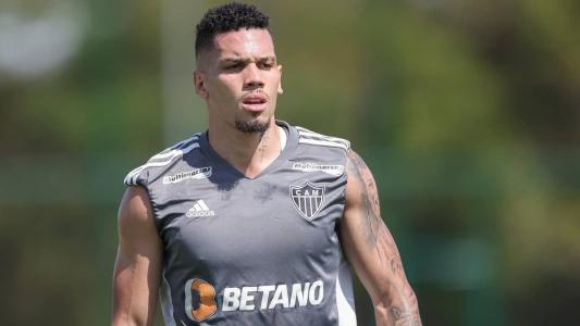 Paulinho está à disposição após cumprir suspensão