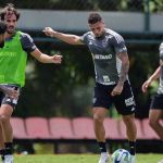 Com Paulinho e Alan Franco, Atlético treina para enfrentar o Grêmio