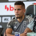 Paulinho revela admiração por três jogadores que atuam no futebol brasileiro