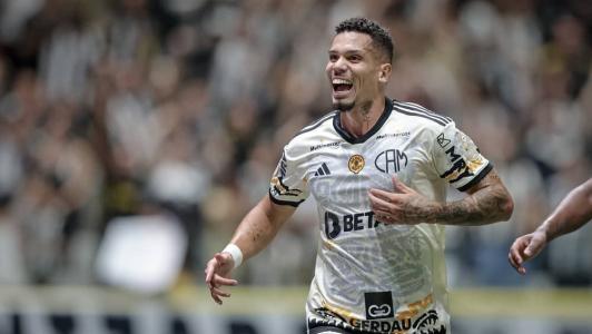 Paulinho fez 29 gols pelo Atlético até o momento; ele divide a artilharia do time com Hulk