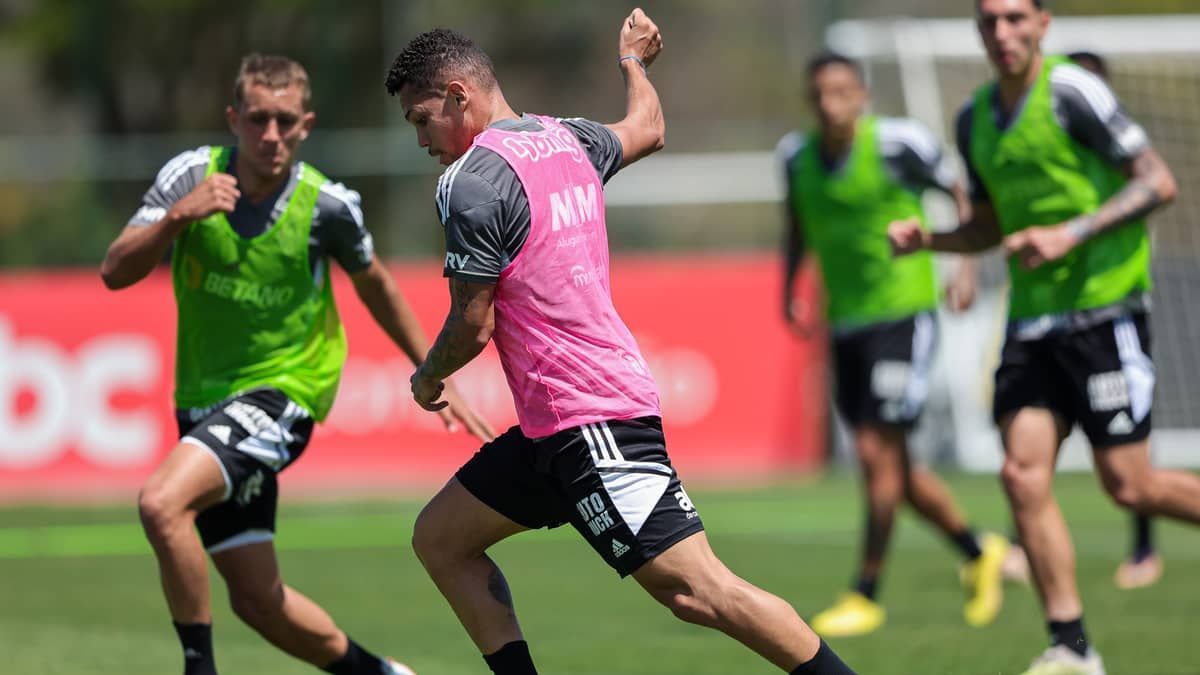Atlético: Paulinho se reapresenta na Cidade do Galo após amistoso da Seleção