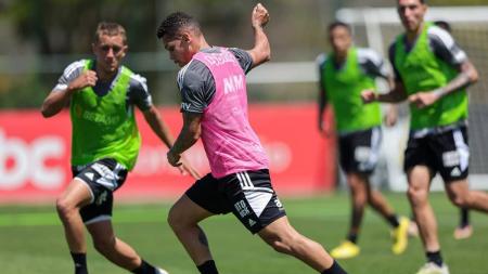 Paulinho fez atividades na Cidade do Galo nesta terça (12) após amistoso da Seleção