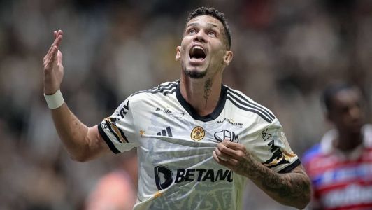 Paulinho fez dois gols e brilhou na vitória sobre o Fortaleza