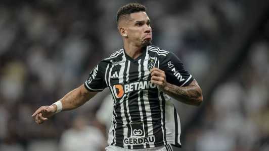 Paulinho fez mais um gol e se isolou na artilharia do Brasileiro