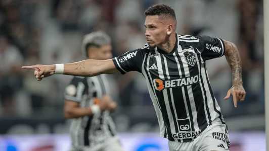 Paulinho fez mais um gol e ajudou o Atlético a evitar a derrota