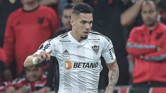 Paulinho fez um gol contra o Athletico-PR, mas não conseguiu evitar derrota do Galo