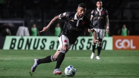Paulinho foi expulso e não encara o Goiás, no domingo (29)