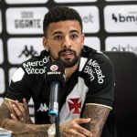 Paulinho é regularizado e pode estrear pelo Vasco no Brasileiro