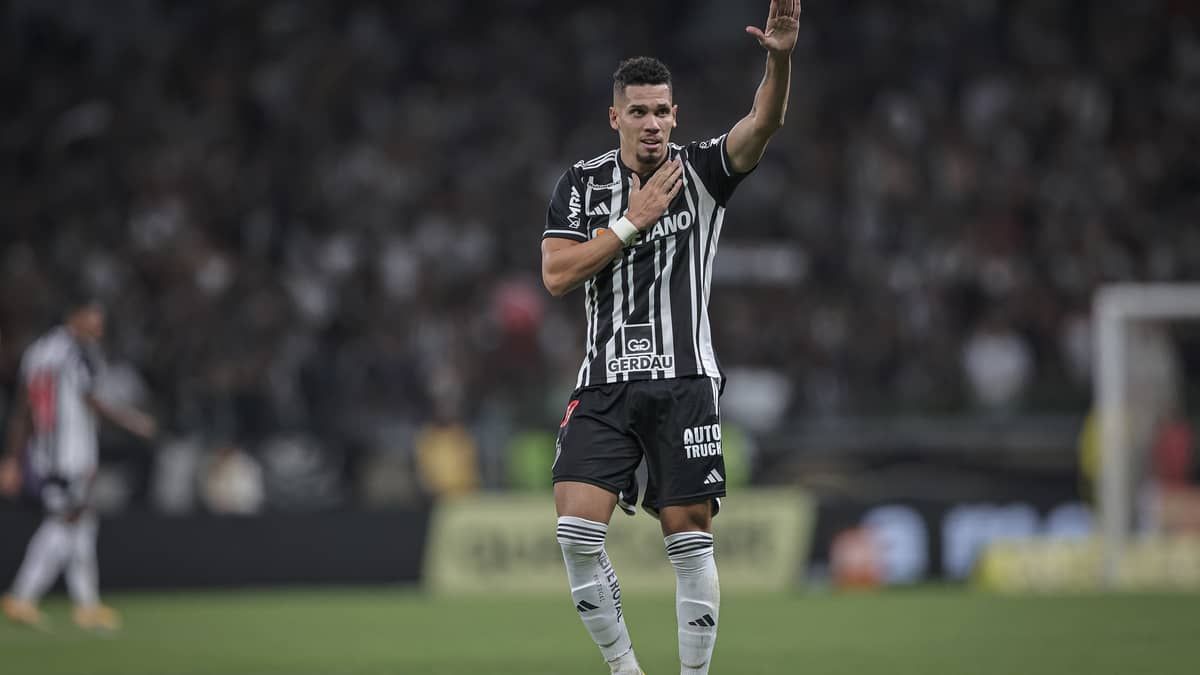 Jogador do Atlético lamenta morte de ex-companheiro no Vasco