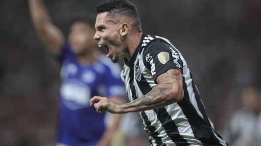 Paulinho marcou dois gols sobre o Millonarios no Mineirão