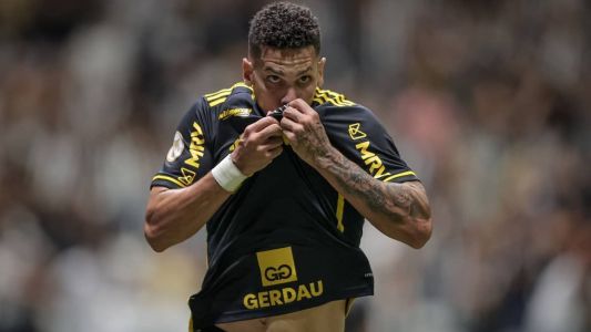 Paulinho marcou gol do Atlético