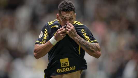 Paulinho marcou gol do Atlético