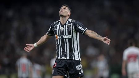 Paulinho marcou nos acréscimos e garantiu vitória do Atlético no Mineirão