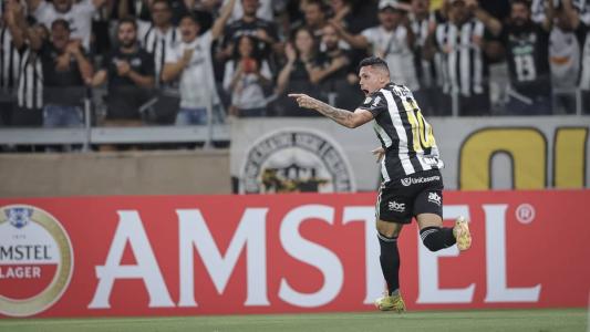 Paulinho marcou o gol da vitória no começo do segundo tempo