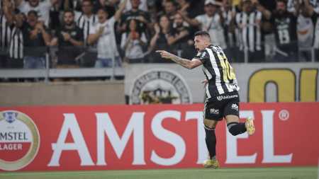 Paulinho marcou o gol da vitória no começo do segundo tempo