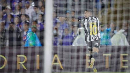 Paulinho marcou o gol de empate do Atlético, contra o Millonarios-COL, aos 21 do segundo tempo