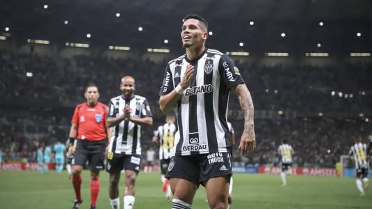 Paulinho marcou o segundo gol do Atlético na partida