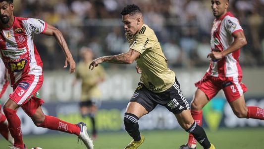 Paulinho marcou o terceiro gol do Atlético na partida