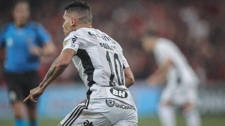 Paulinho marcou o único do Atlético na derrota para o Athletico-PR