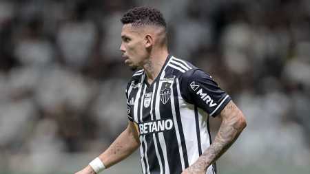 Paulinho marcou os dois gols do Atlético na vitória sobre o Santos, na Arena MRV