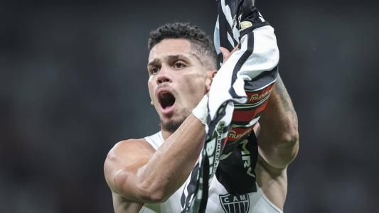 Paulinho marcou os gols da vitória do Atlético sobre o Furacão