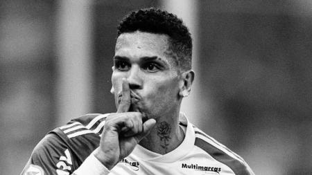 Paulinho marcou primeiro gol da vitória do Atlético sobre o Flamengo