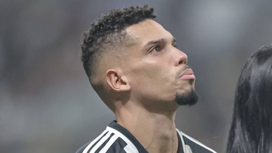 Paulinho no momento do Hino Nacional no Allianz Parque