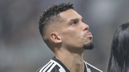 Paulinho no momento do Hino Nacional no Allianz Parque